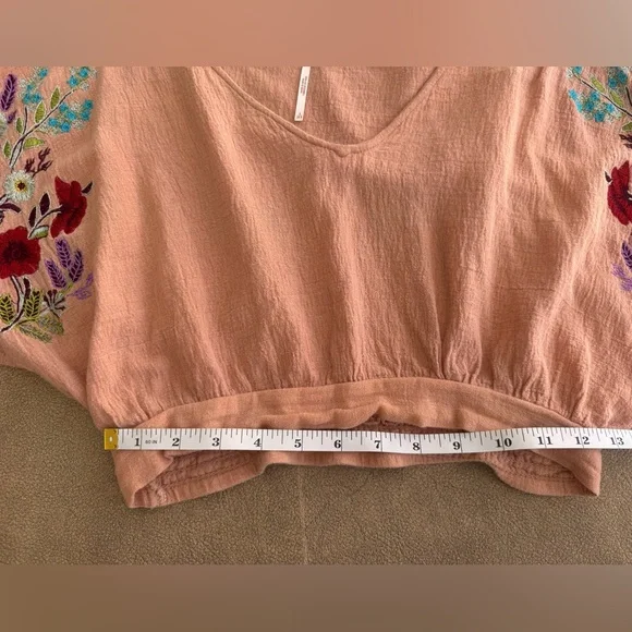 Free People gorgeous peach floral embroidered Blouse crop top - Picture 10 of 10